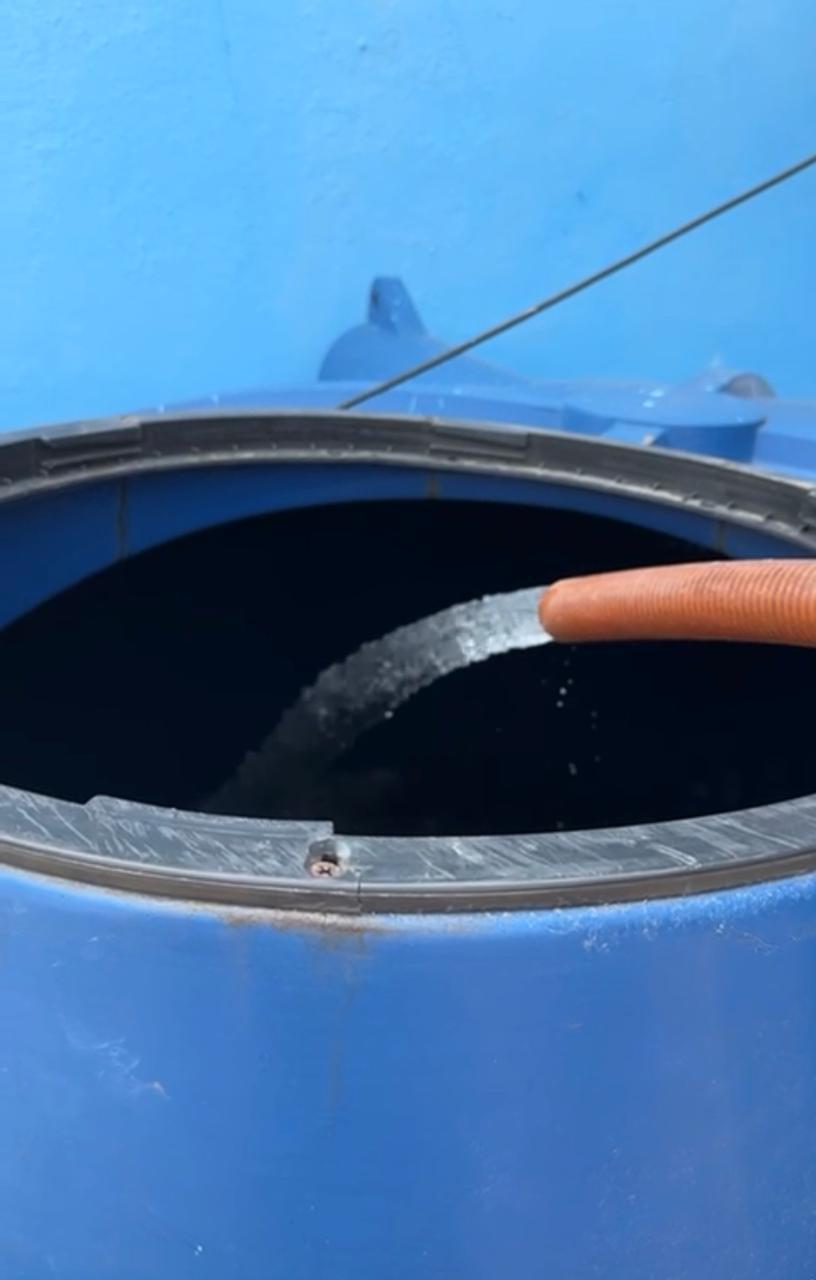 Água de fonte própria enchendo caixa d'água, Águas Braga